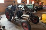 GARNER TRAKTOR MED SLÅTTEBJELKE, J.A.P INDUSTRIAL UNIT