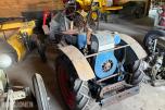 GARNER TRAKTOR MED SLÅTTEBJELKE, J.A.P INDUSTRIAL UNIT