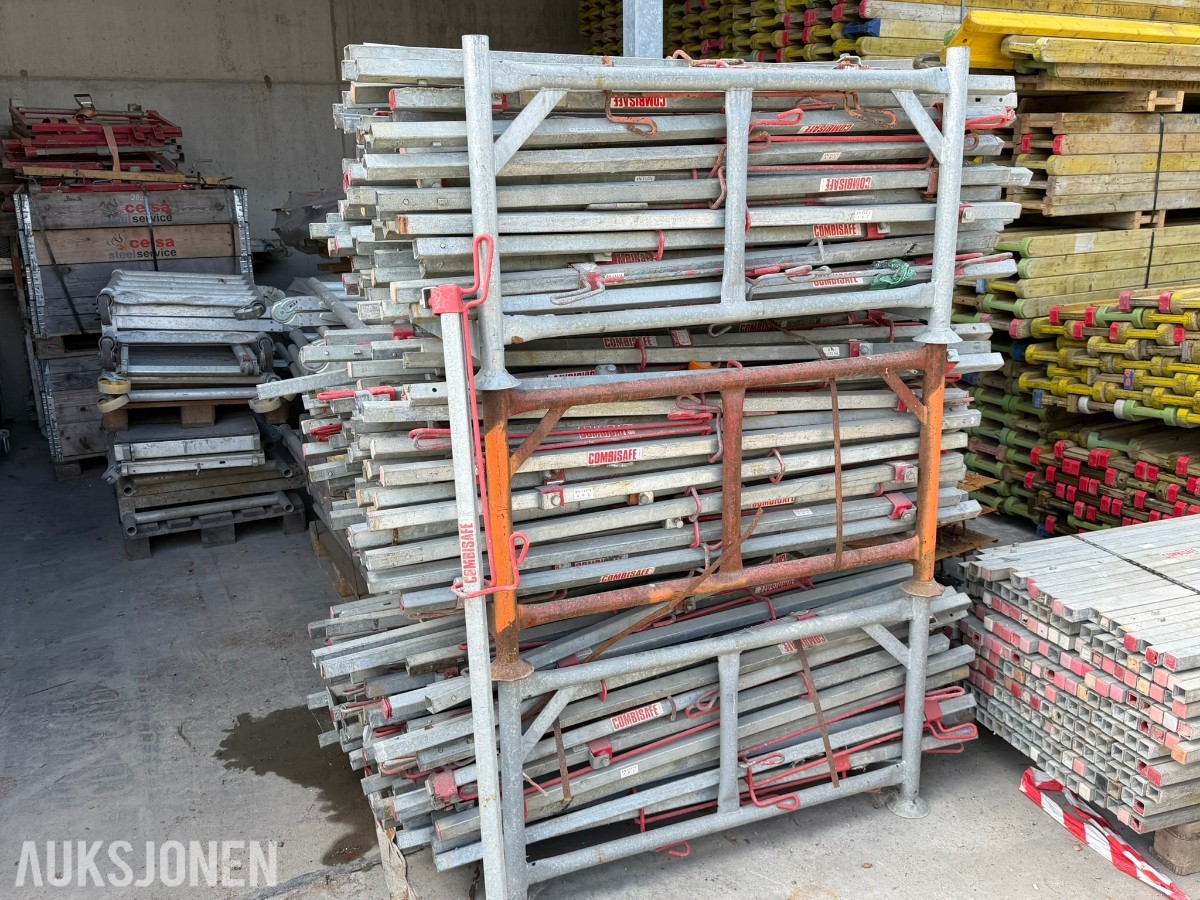 Combisafe Rekkverksstolpe 1,5m justerbar m/nettholder - ca 350 stk