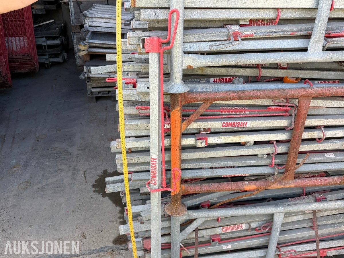 Combisafe Rekkverksstolpe 1,5m justerbar m/nettholder - ca 350 stk