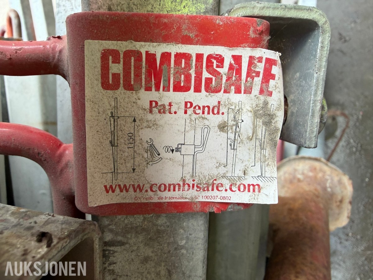 Combisafe Rekkverksstolpe 1,5m justerbar m/nettholder - ca 350 stk