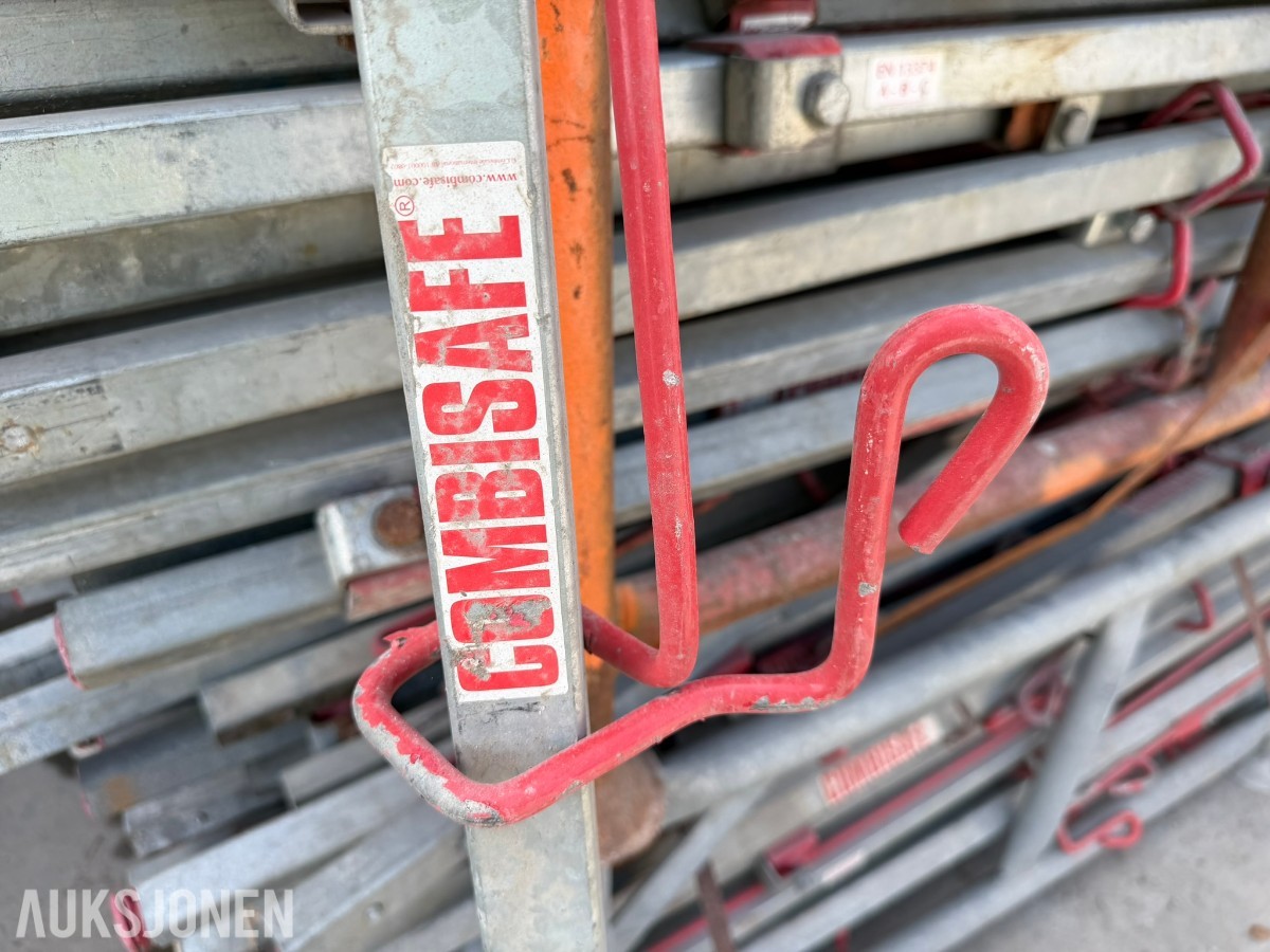 Combisafe Rekkverksstolpe 1,5m justerbar m/nettholder - ca 350 stk