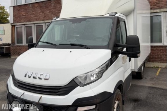 2017 Iveco Daily 35S12AA  skapbil med  Xarios 300 kjøleaggregat og løftelem -  144000km EU OK 03.2028 
