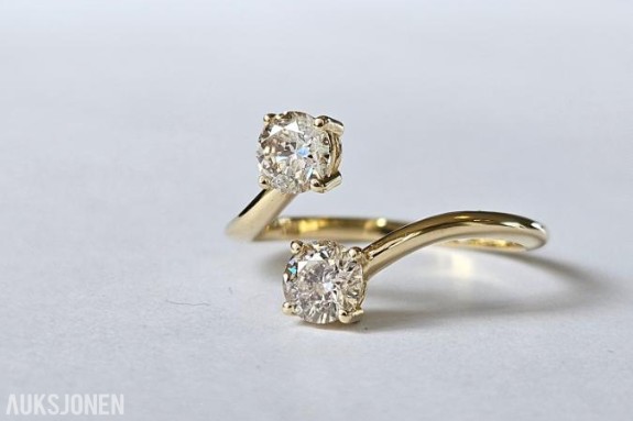 1.39CT DIAMANTRING I 14K GULL. HELT NATURLIGE DIAMANTER! TAKSTBREV OG SERTIFIKAT! 