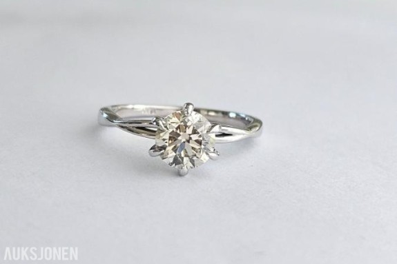 1.00CT ENSTENS DIAMANTRING I 14K GULL. HELT NATURLIG DIAMANT! TAKSTBREV OG SERTIFIKAT!