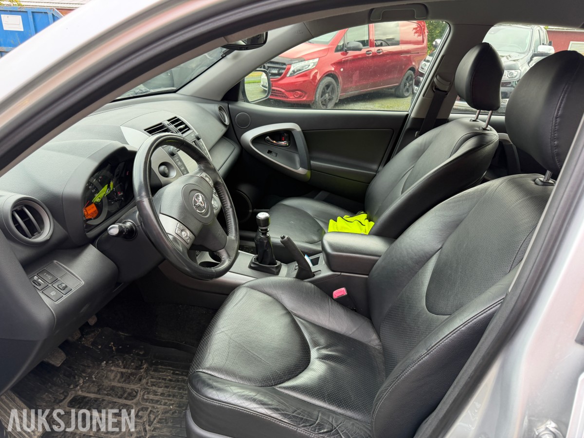 2006 TOYOTA RAV4 2.2 D-4D 4WD SKINN HENGERFESTE
