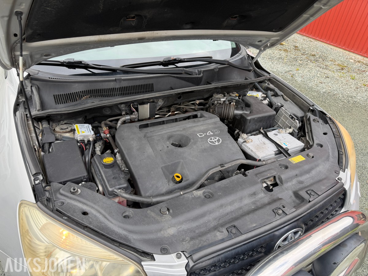 2006 TOYOTA RAV4 2.2 D-4D 4WD SKINN HENGERFESTE