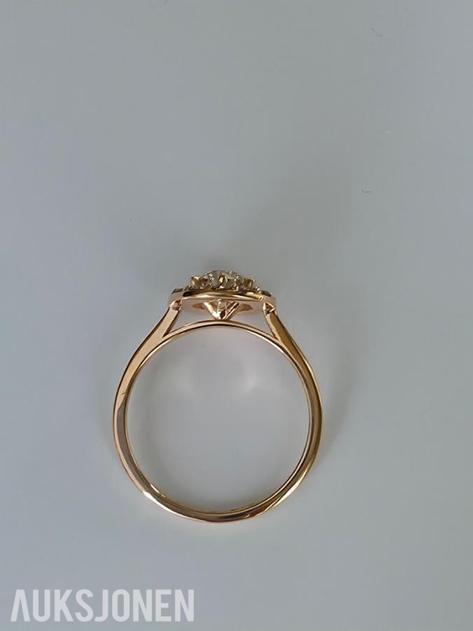0.82CT DIAMANTRING I 14K GULL. NATURLIGE DIAMANTER! TAKSTBREV OG SERTIFIKAT!