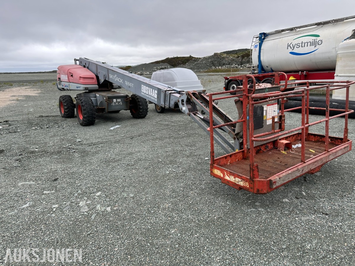 2011 Skyjack SJ66T bomlift, 3502 t, 4x4