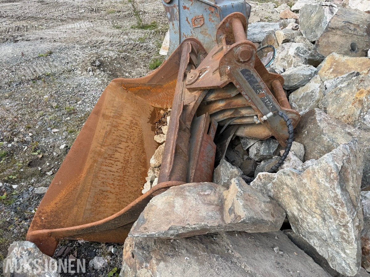 2010 Hitachi Zaxis ZX280LC-3 Gravemaskin