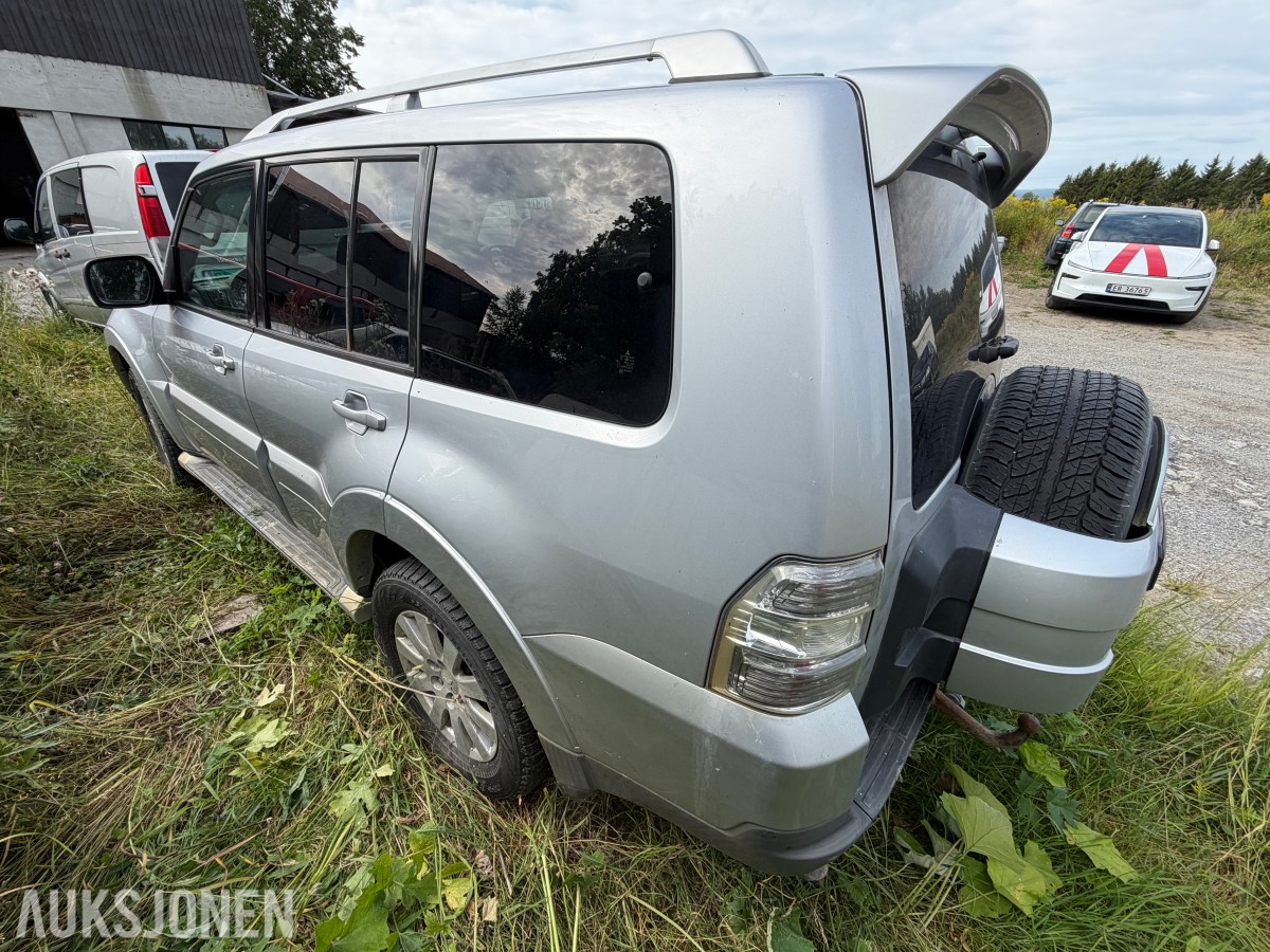 2007 Mitsubishi PAJERO 3.2-170 DI-D 4WD / Rep.objekt