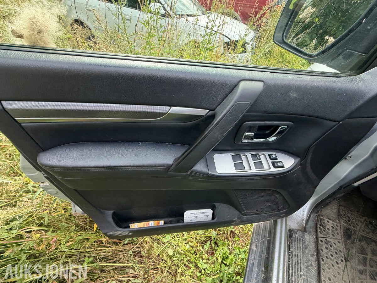 2007 Mitsubishi PAJERO 3.2-170 DI-D 4WD / Rep.objekt