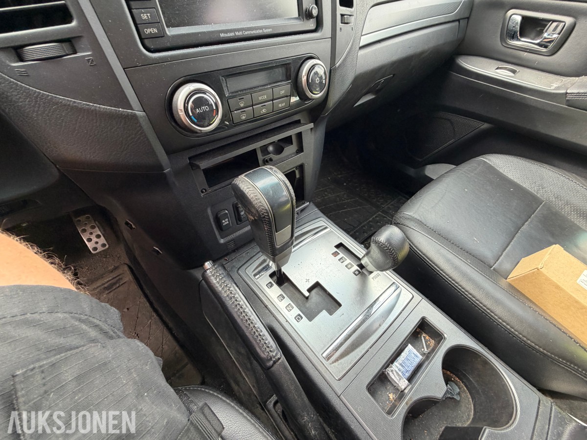 2007 Mitsubishi PAJERO 3.2-170 DI-D 4WD / Rep.objekt