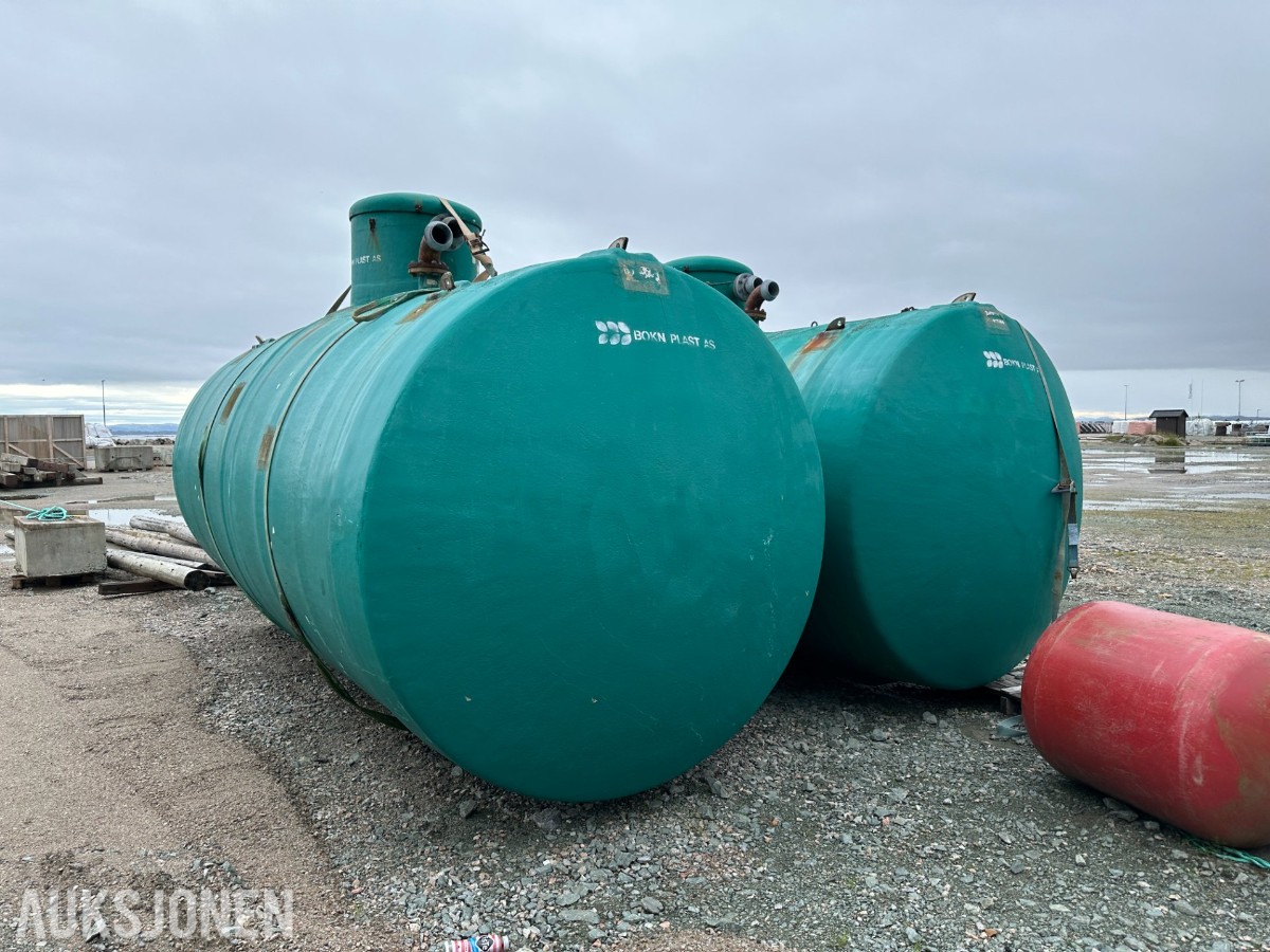 2 stk. Bokn Plast glassfibertanker, ca. 250 cm høyde