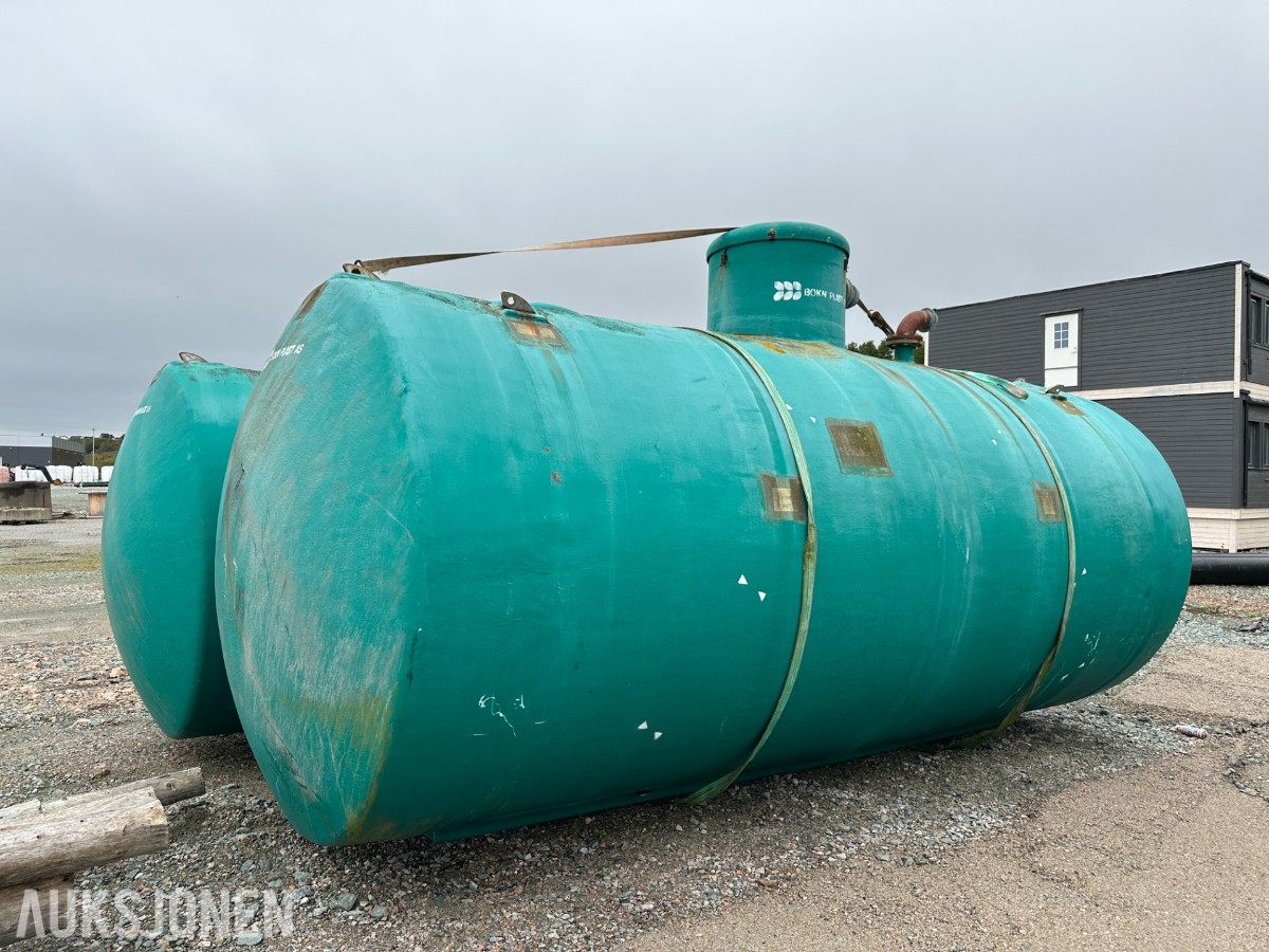2 stk. Bokn Plast glassfibertanker, ca. 250 cm høyde