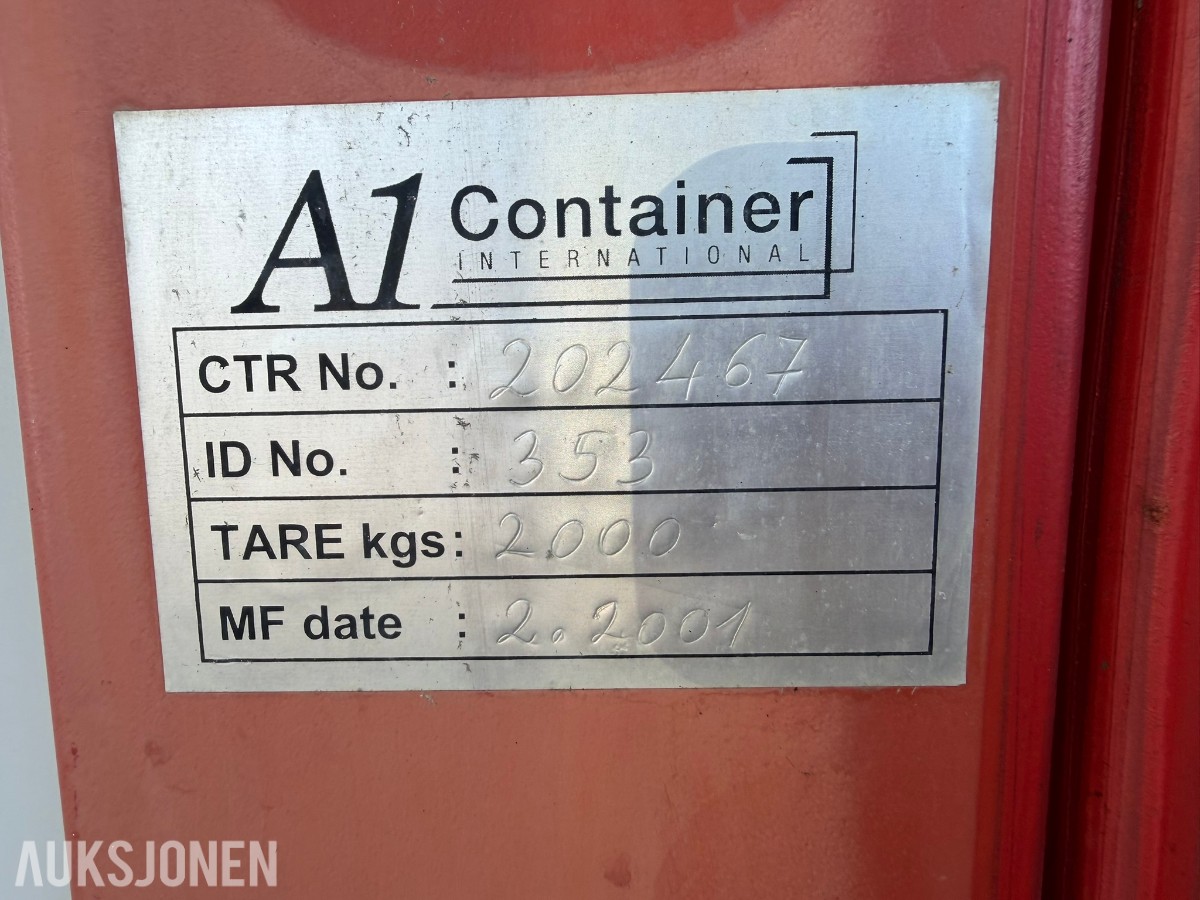 3 containerbrakker med 2 hybler og separate soverom