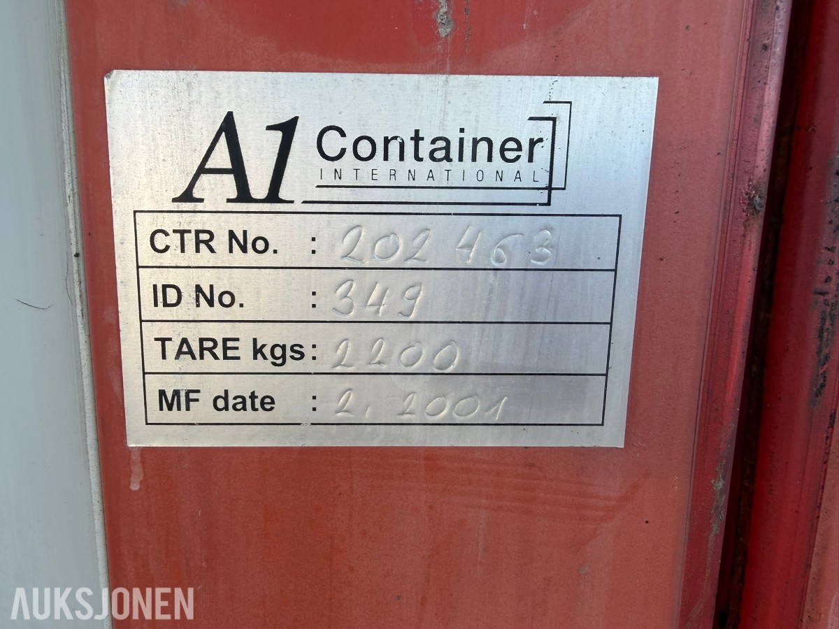 3 containerbrakker med 2 hybler og separate soverom