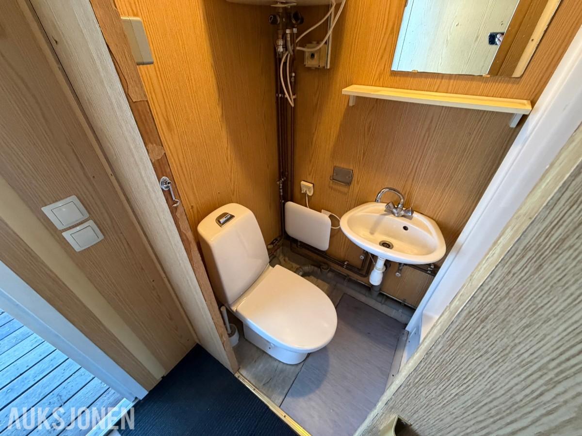3 containerbrakker med 2 hybler og separate soverom