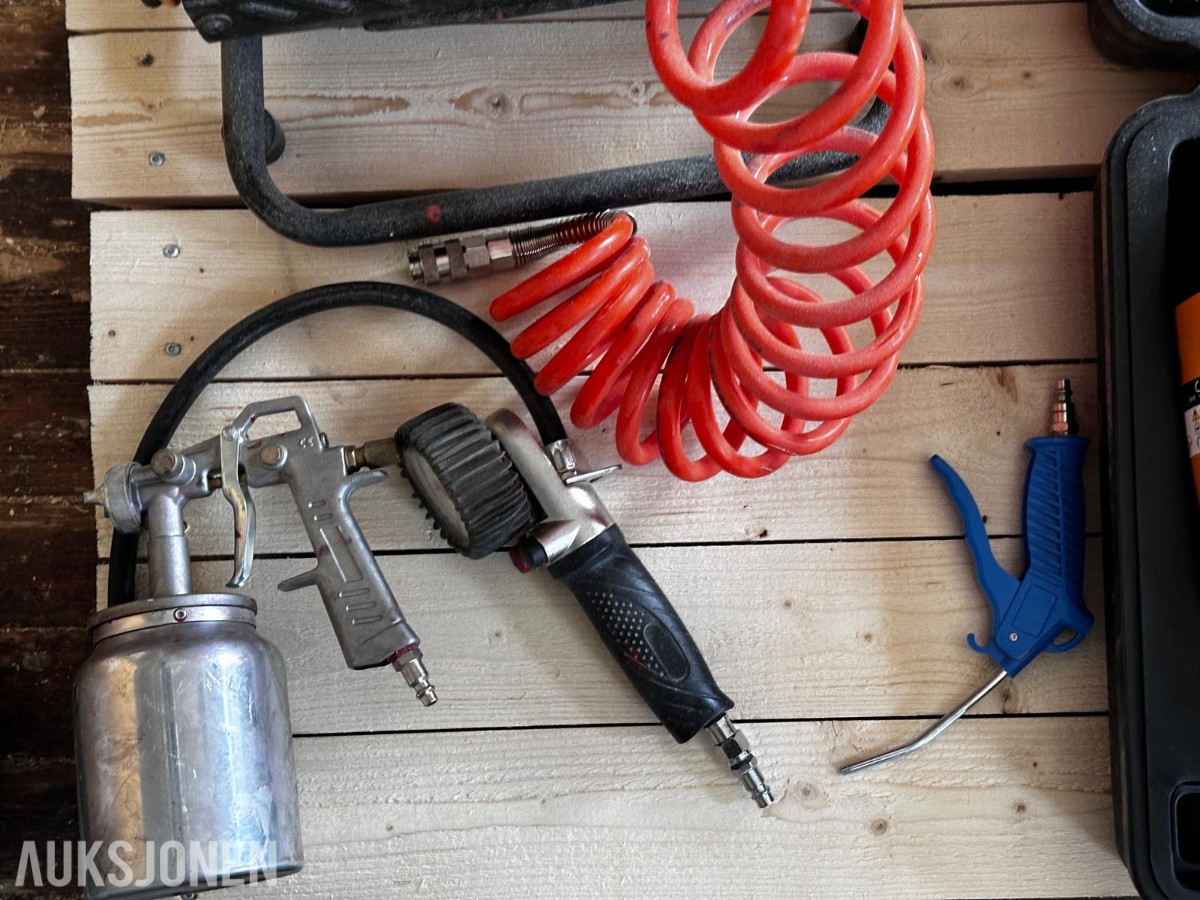 Bostitch kompressor med 2 spikerpistoler og trykkluftutstyr