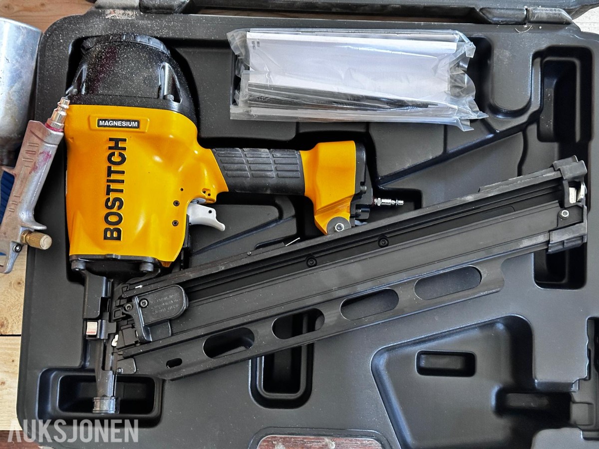 Bostitch kompressor med 2 spikerpistoler og trykkluftutstyr