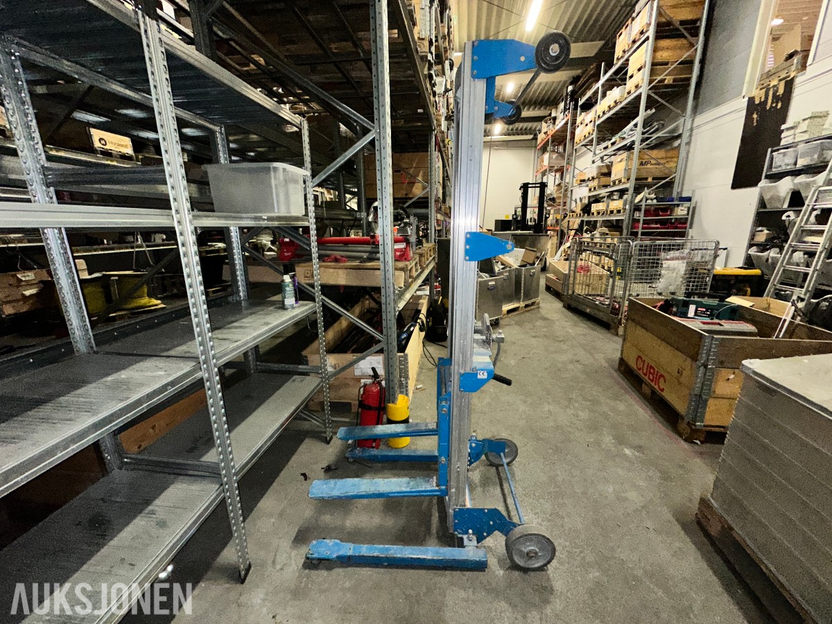 Genie Lift materialløfter med manuell vinsj og gafler