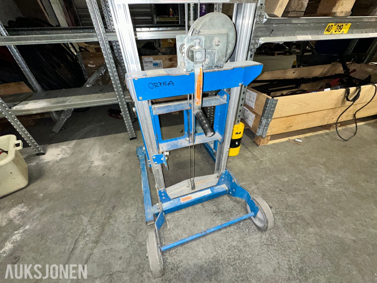 Genie Lift materialløfter med manuell vinsj og gafler