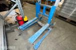 Genie Lift materialløfter med manuell vinsj og gafler