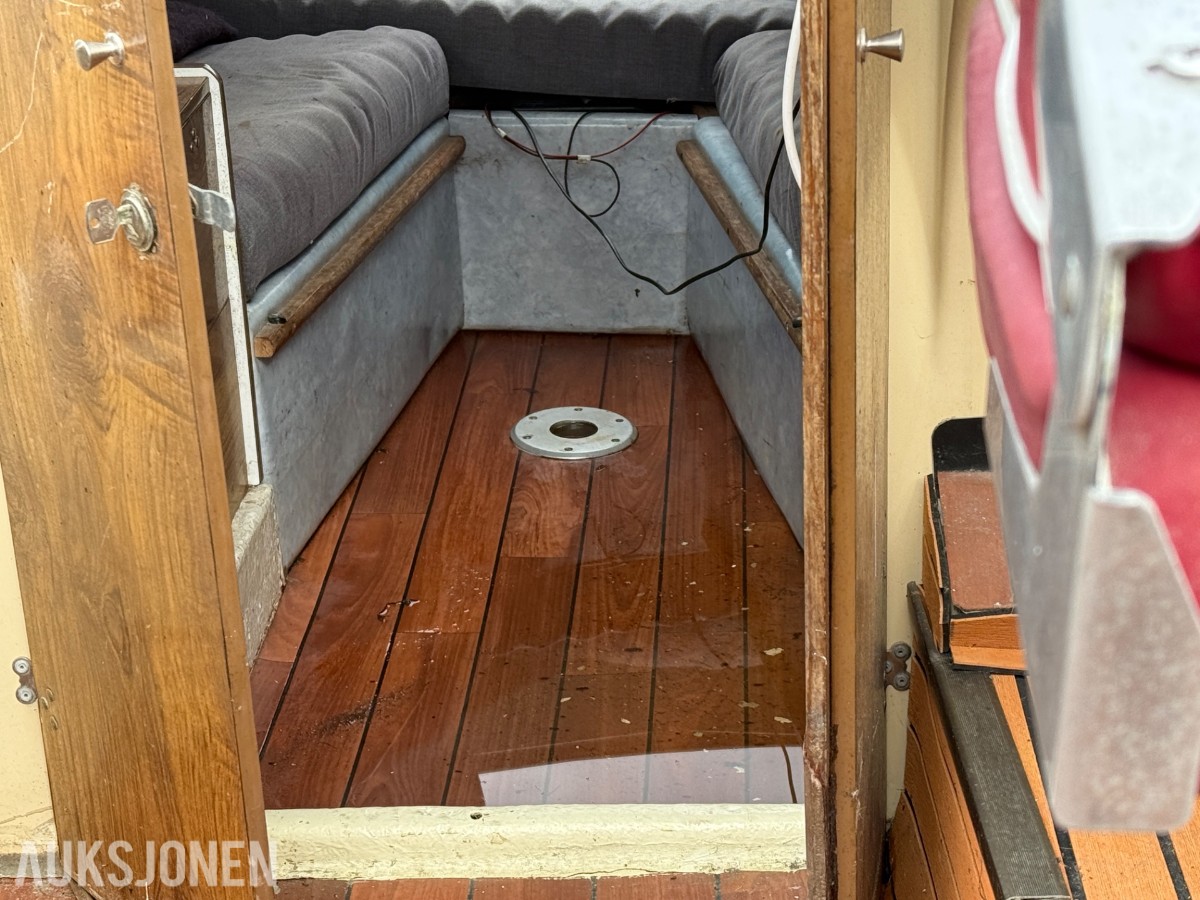 Shetland cabincruiser med Mercury 135 og Gaupen båthenger