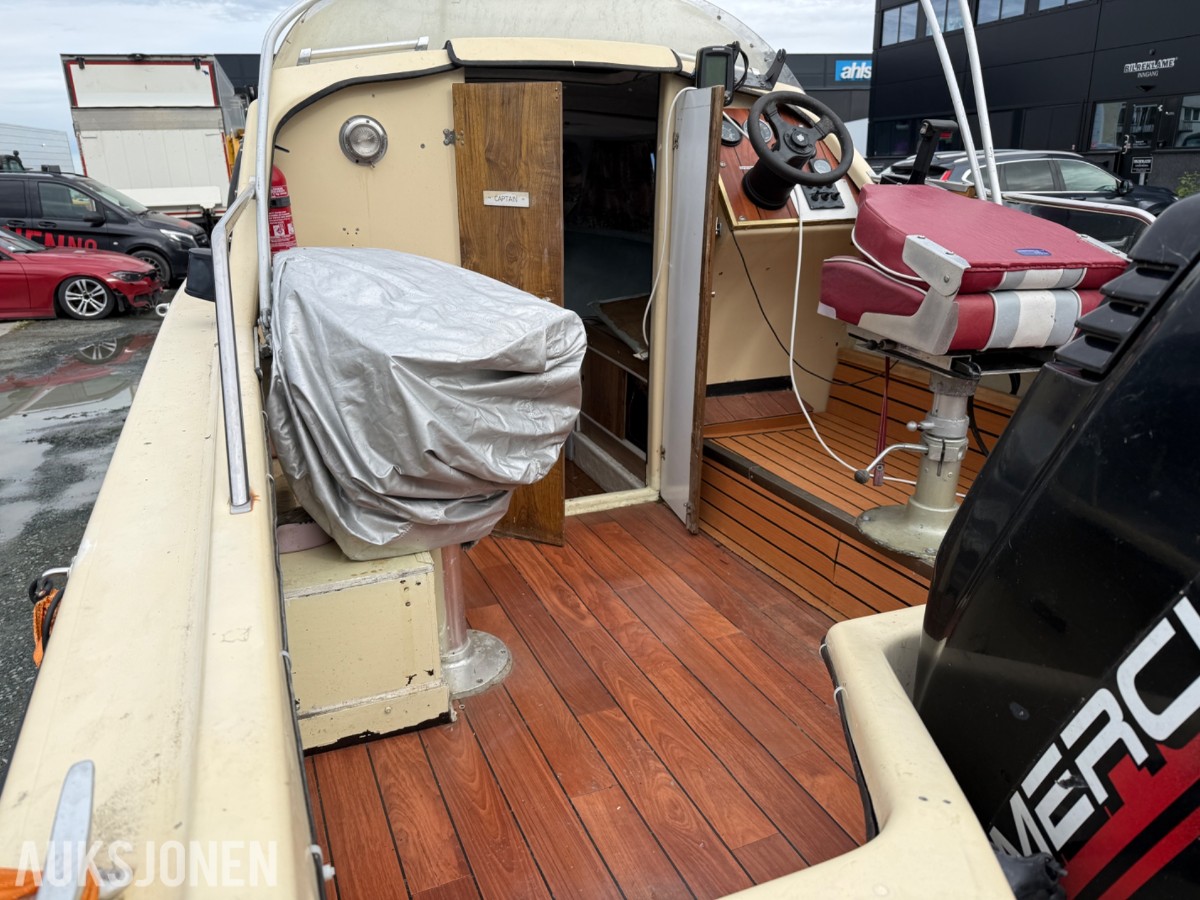 Shetland cabincruiser med Mercury 135 og Gaupen båthenger