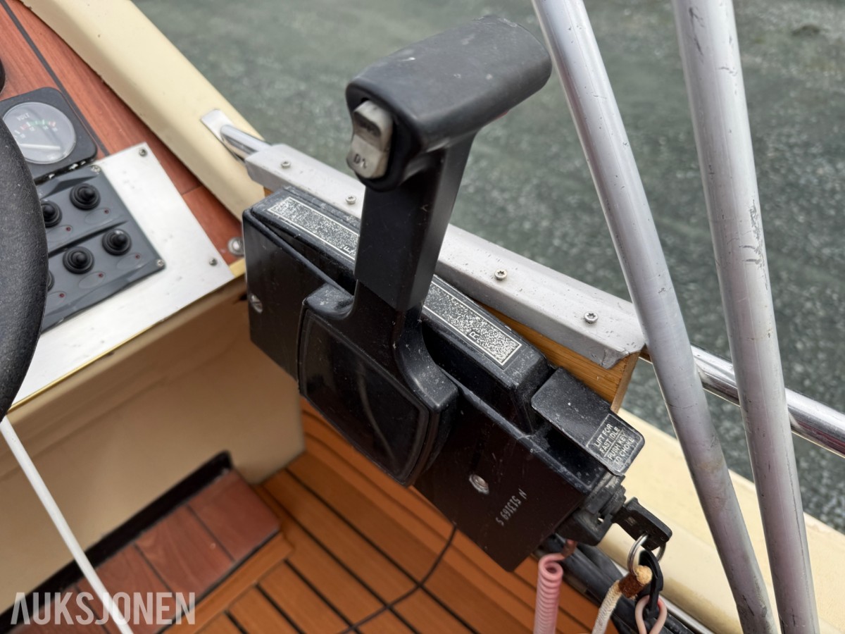 Shetland cabincruiser med Mercury 135 og Gaupen båthenger