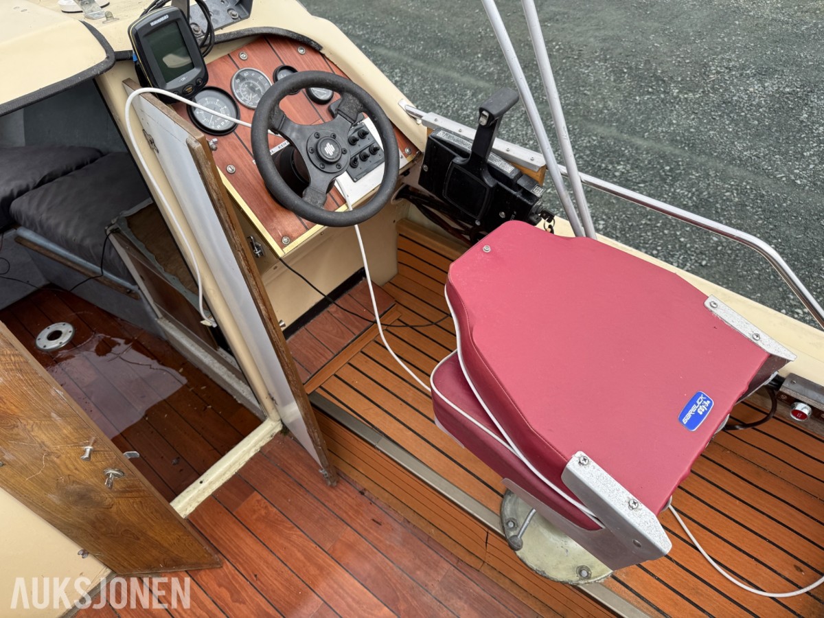 Shetland cabincruiser med Mercury 135 og Gaupen båthenger