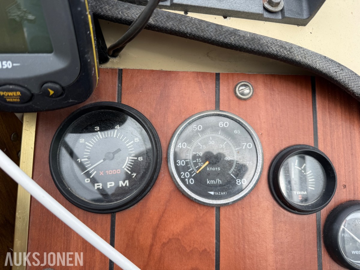 Shetland cabincruiser med Mercury 135 og Gaupen båthenger