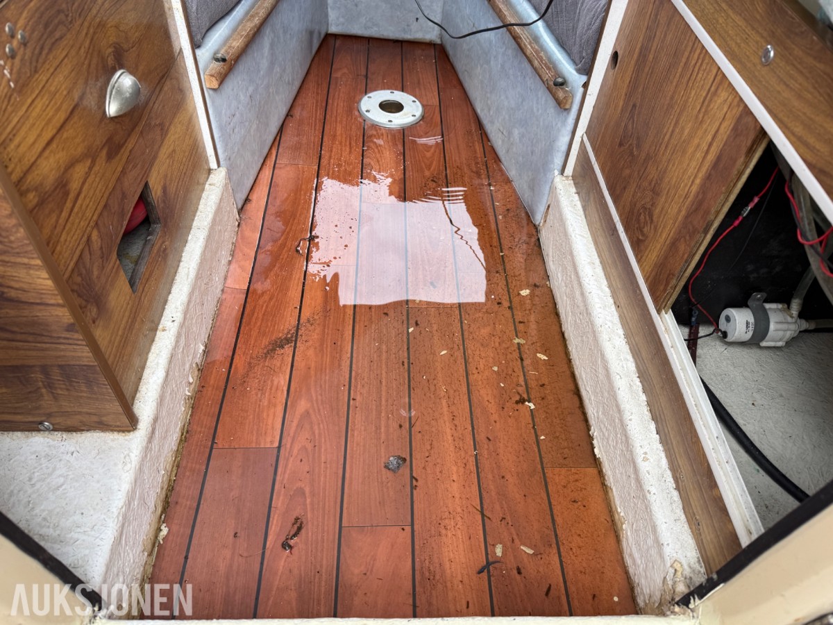 Shetland cabincruiser med Mercury 135 og Gaupen båthenger