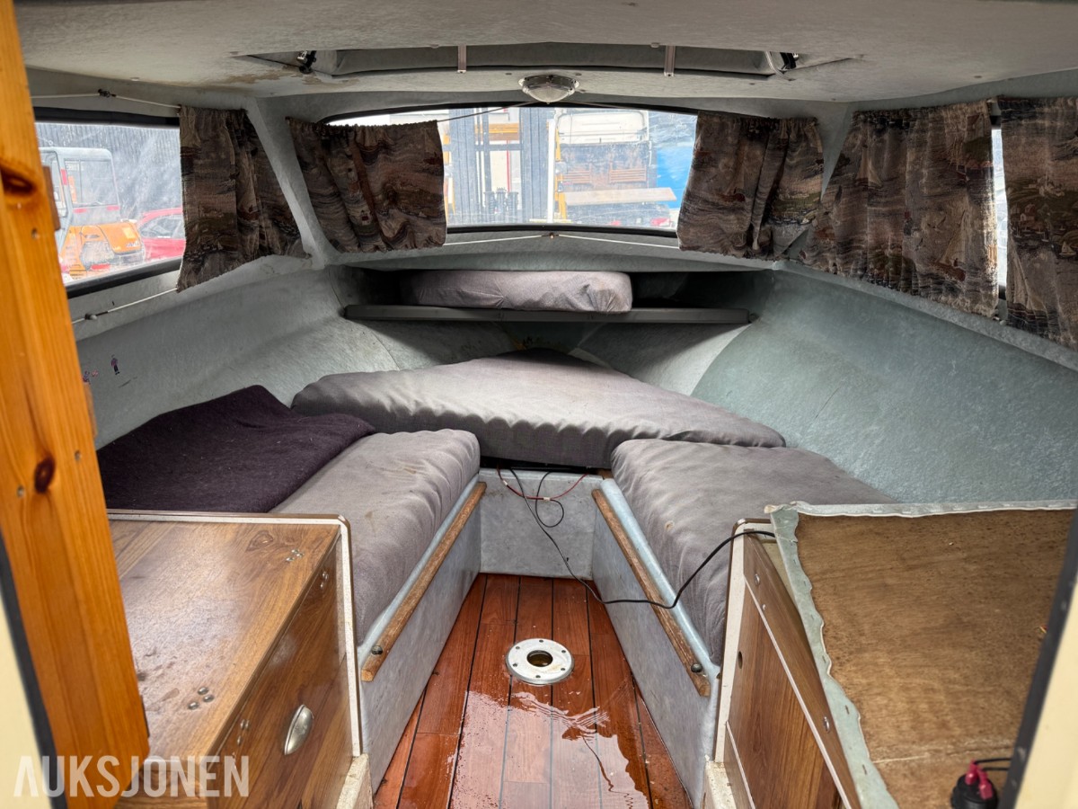 Shetland cabincruiser med Mercury 135 og Gaupen båthenger