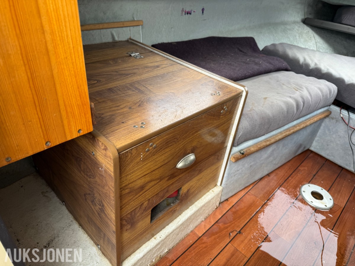 Shetland cabincruiser med Mercury 135 og Gaupen båthenger