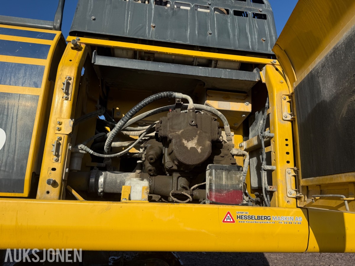 2020 Komatsu PC490LC-11E0 beltegraver med graveskuffe – 48 tonn
