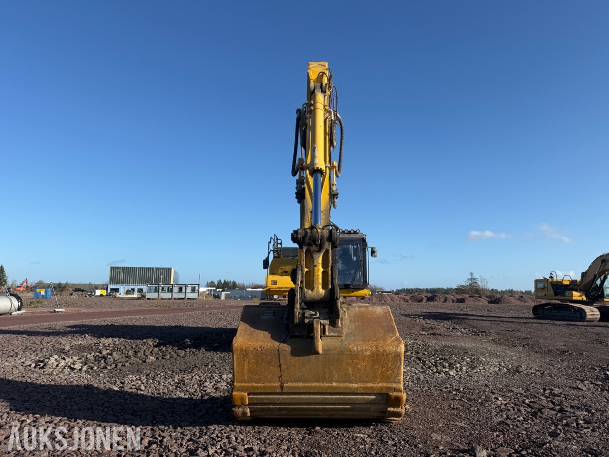 2020 Komatsu PC490LC-11E0 beltegraver med graveskuffe – 48 tonn