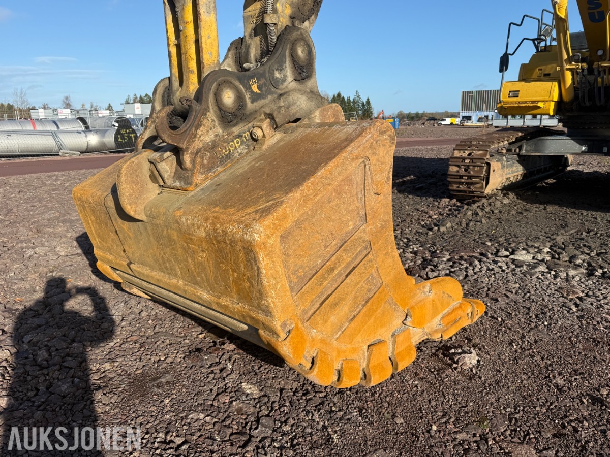 2020 Komatsu PC490LC-11E0 beltegraver med graveskuffe – 48 tonn