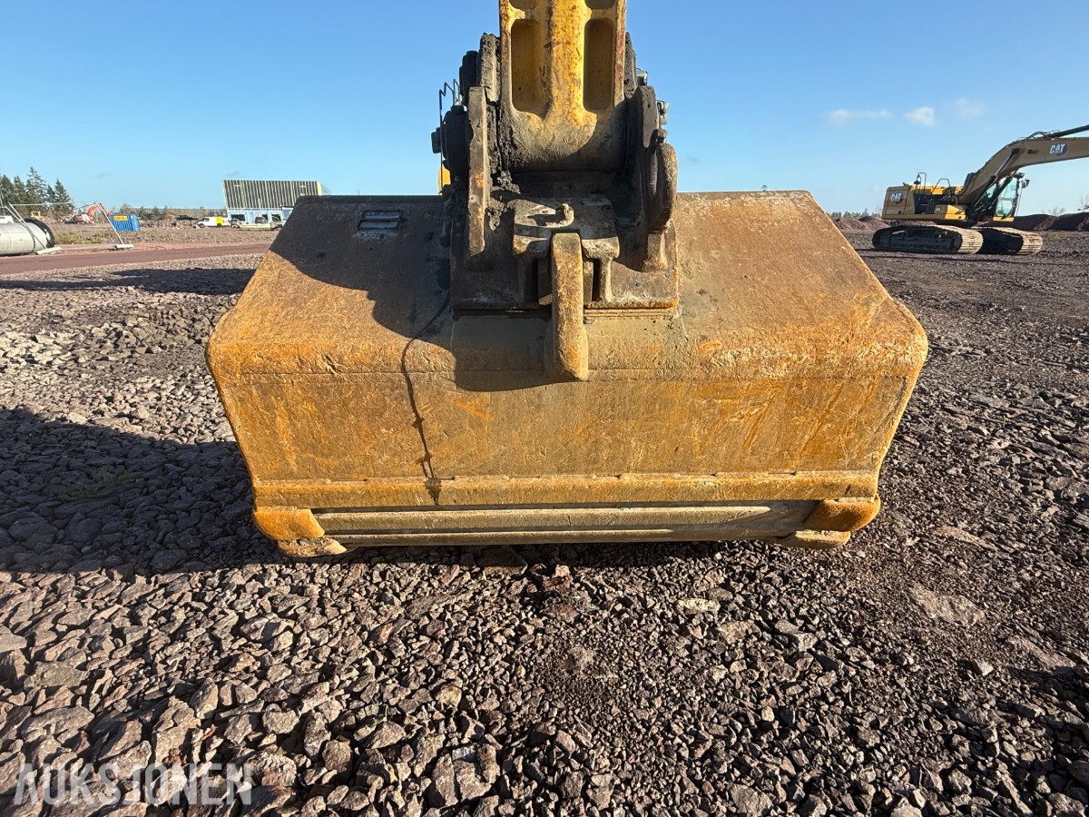 2020 Komatsu PC490LC-11E0 beltegraver med graveskuffe – 48 tonn