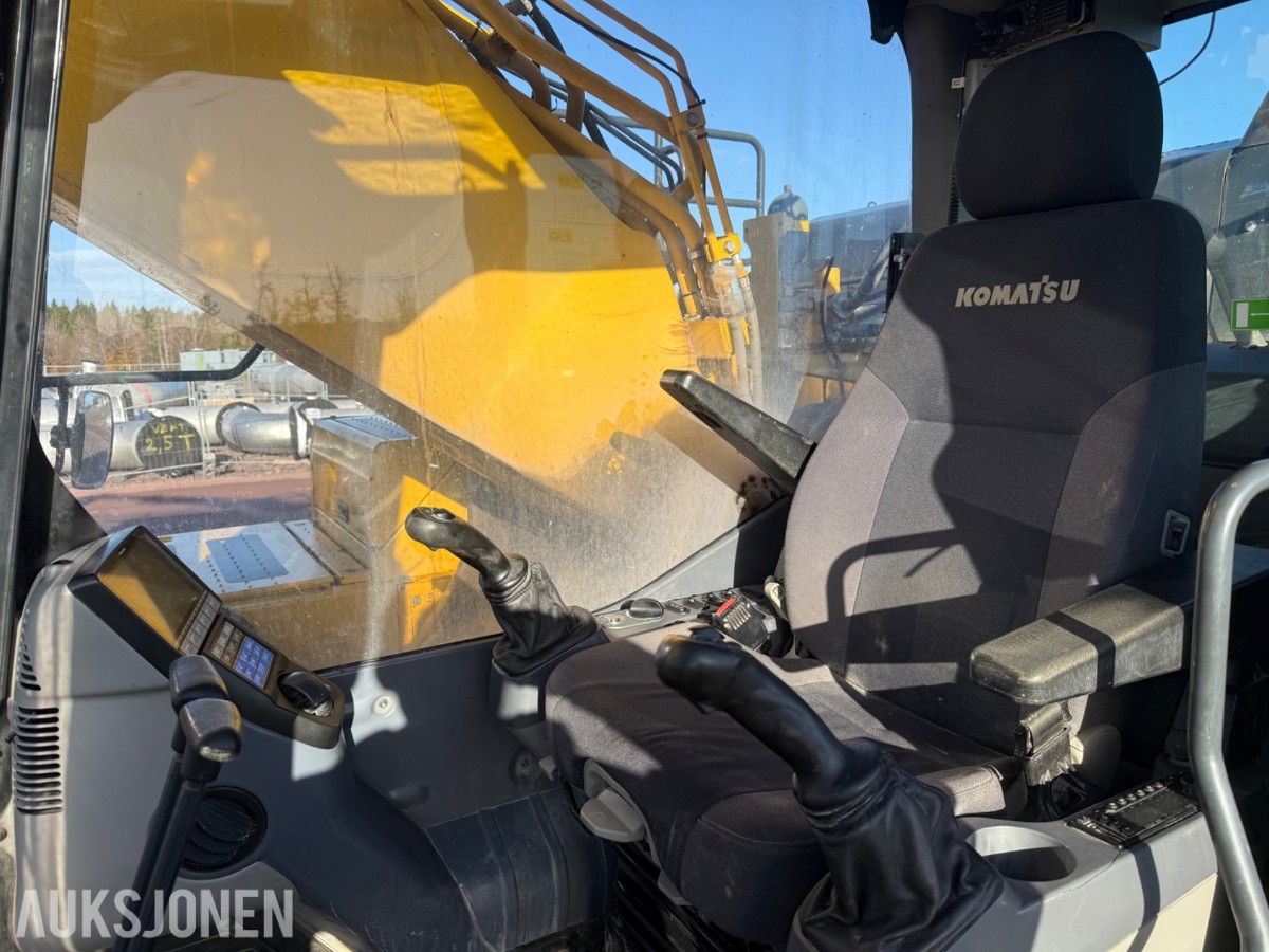 2020 Komatsu PC490LC-11E0 beltegraver med graveskuffe – 48 tonn