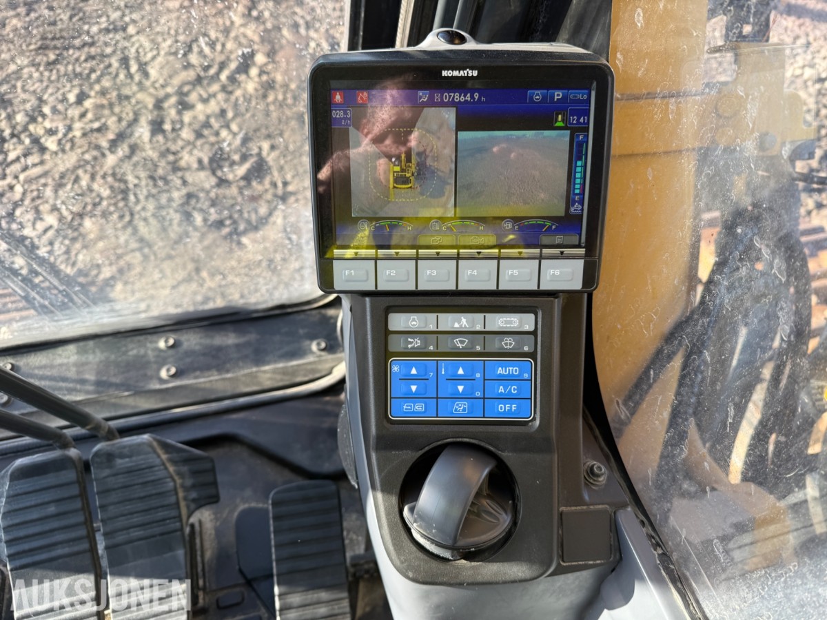 2020 Komatsu PC490LC-11E0 beltegraver med graveskuffe – 48 tonn