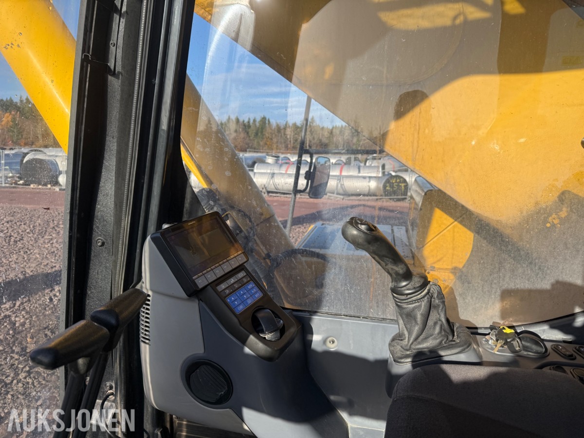 2020 Komatsu PC490LC-11E0 beltegraver med graveskuffe – 48 tonn