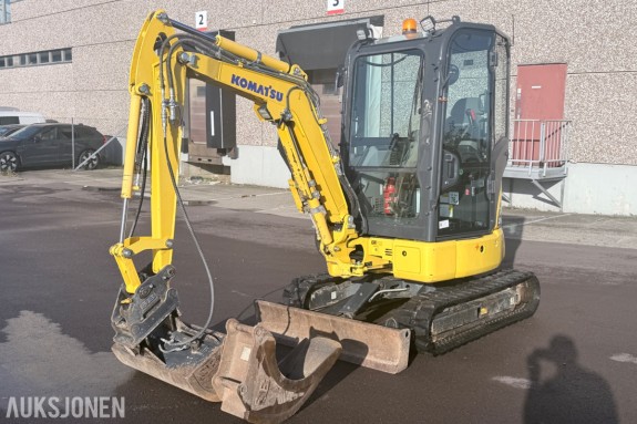 2021 Komatsu PC24MR-5TK minigraver med hydraulisk pusseskuffe og smalskuffe – kun 1 006 timer – sertifisert til 04/2027