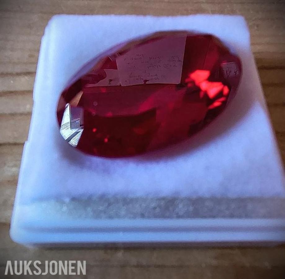 Eksklusiv Oval Rubin * 61.35 CT * med sertifikat