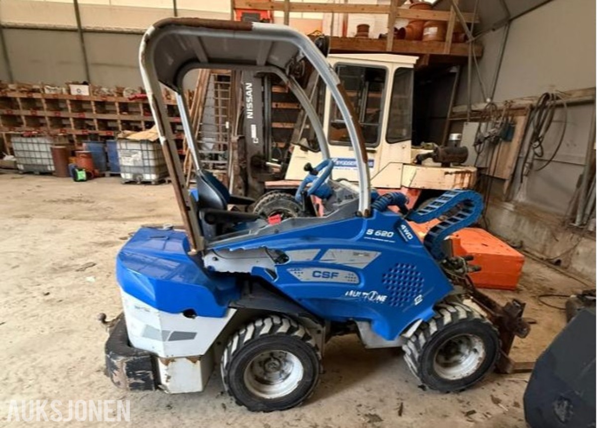 2013 MultiOne S620 med skuffe og silogrip