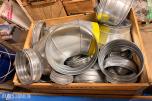 Parti med diverse ventilasjonsdeler og kanalbend