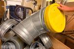 Parti med diverse ventilasjonsdeler og kanalbend