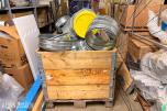 Parti med diverse ventilasjonsdeler og kanalbend