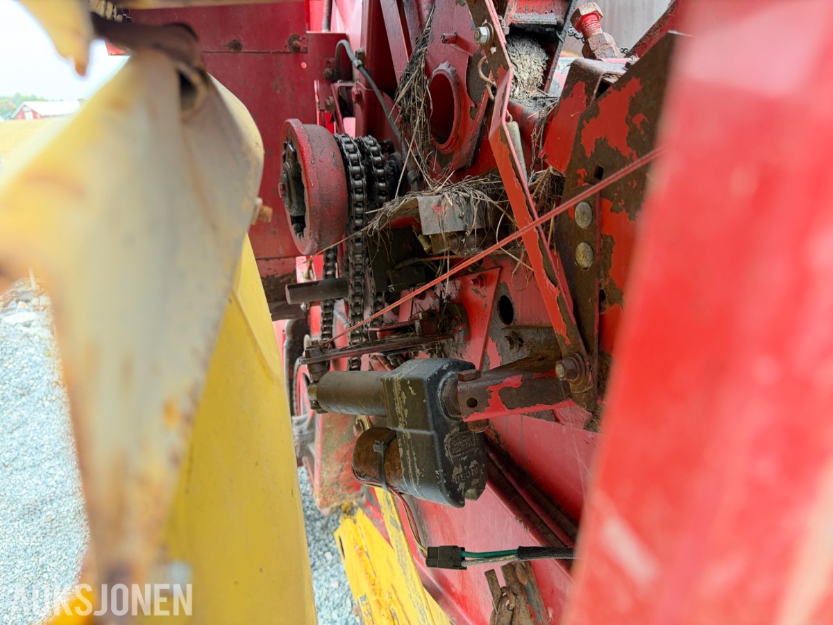 2 Stk New Holland 835 Rundballpresse REP OBJEKT