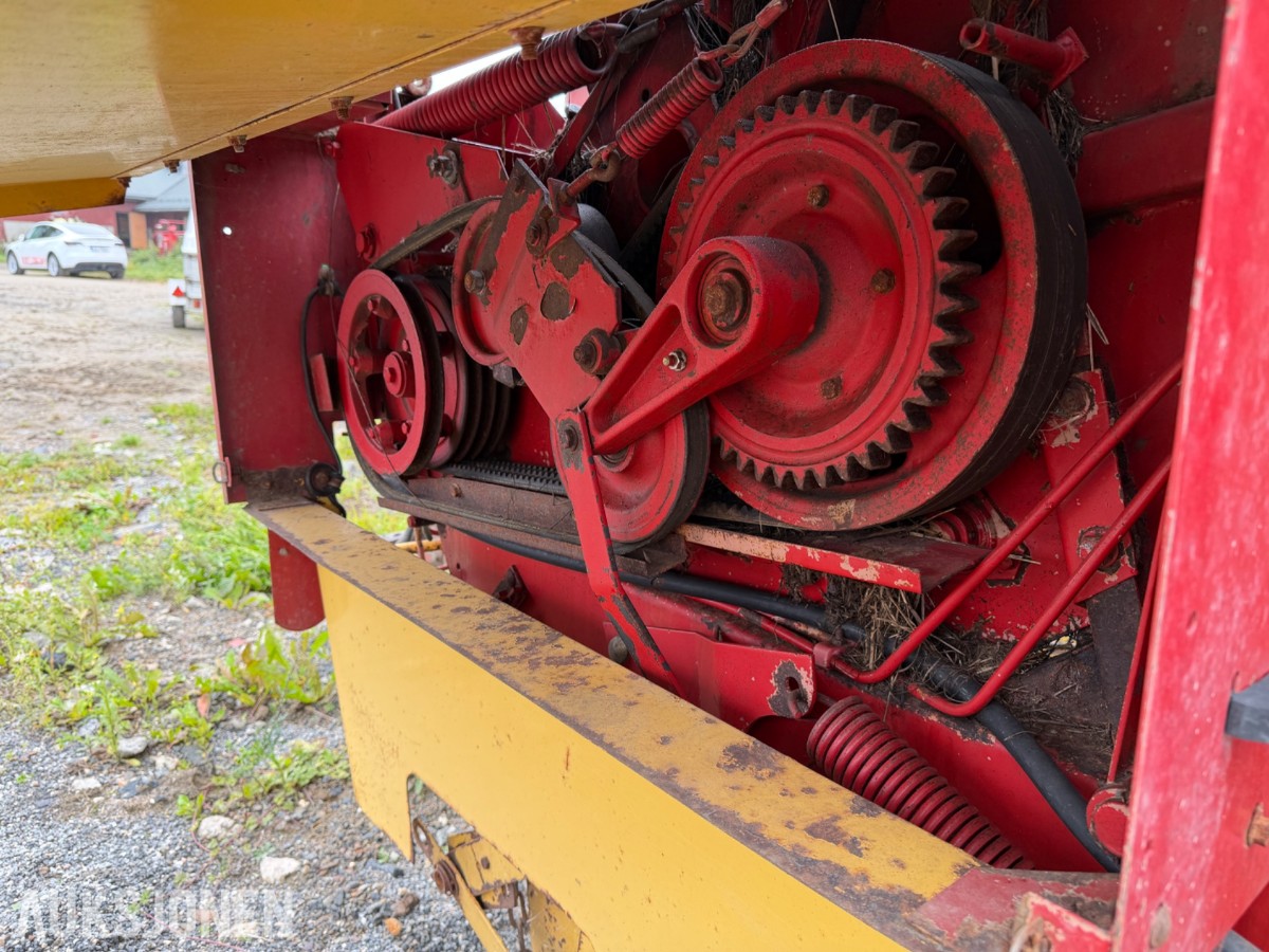 2 Stk New Holland 835 Rundballpresse REP OBJEKT